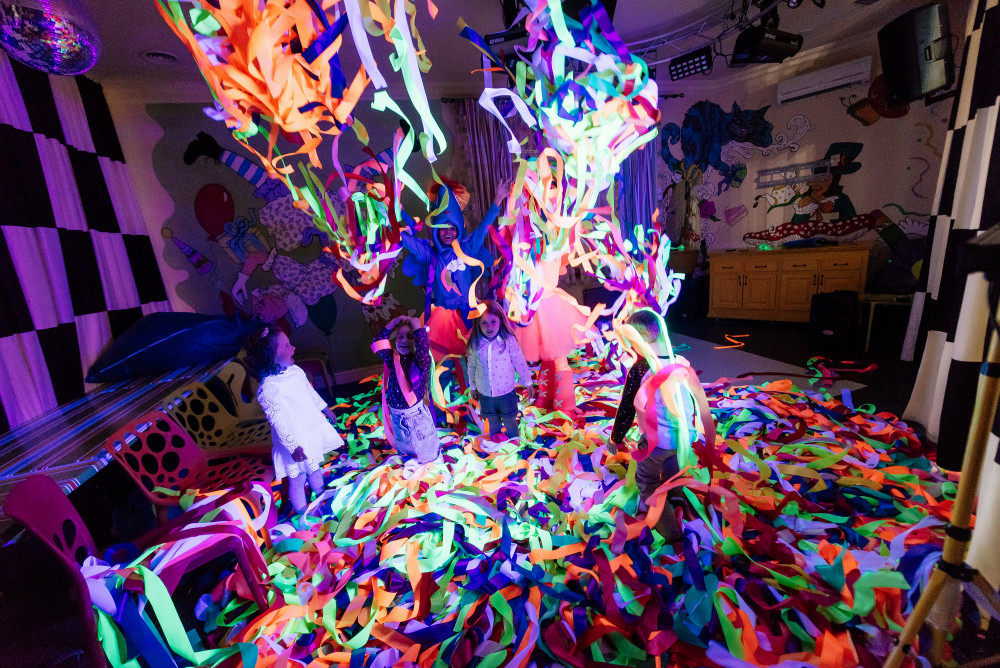 Аниматоры Неонове стрічкове шоу в Одессе